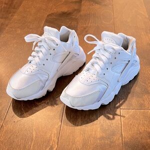Nike Air Huarache, White Women’s Size 6
